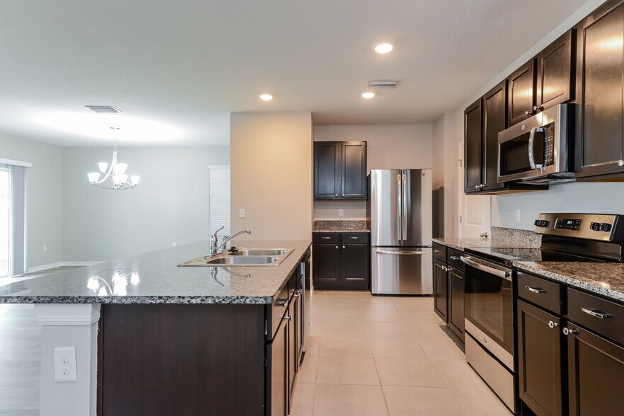 Building Photo - 11162 Leland Groves Dr