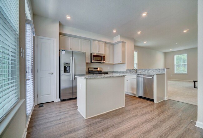 Building Photo - 2 bedroom townhome in Portsmouth