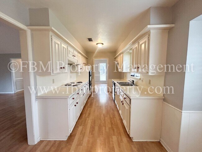 Building Photo - 1700 Charlottesville Dr