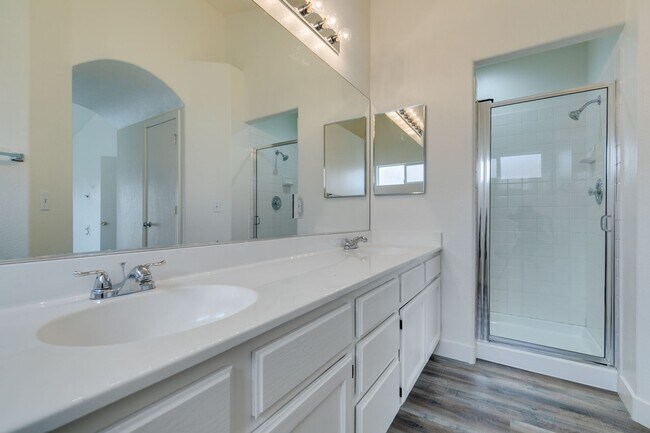 Building Photo - Single story home - NO HOA