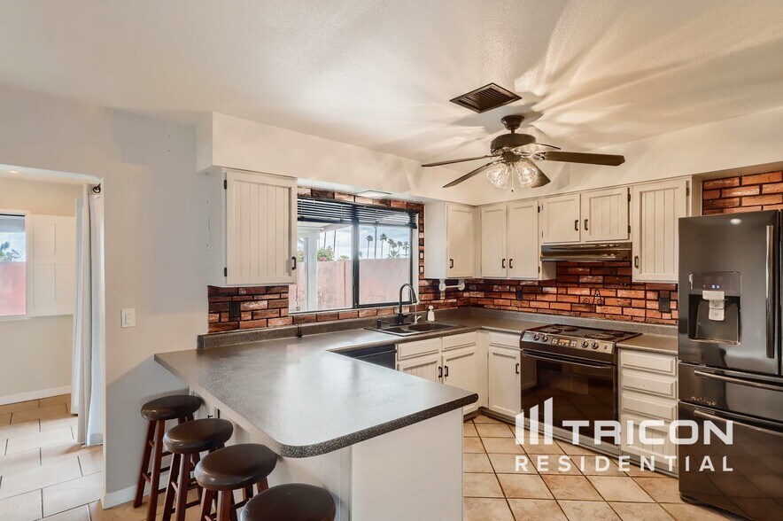 Building Photo - 2108 W Hermosa Dr