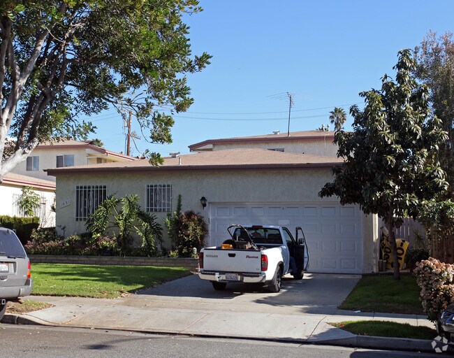 Primary Photo - 1451 Princeton St