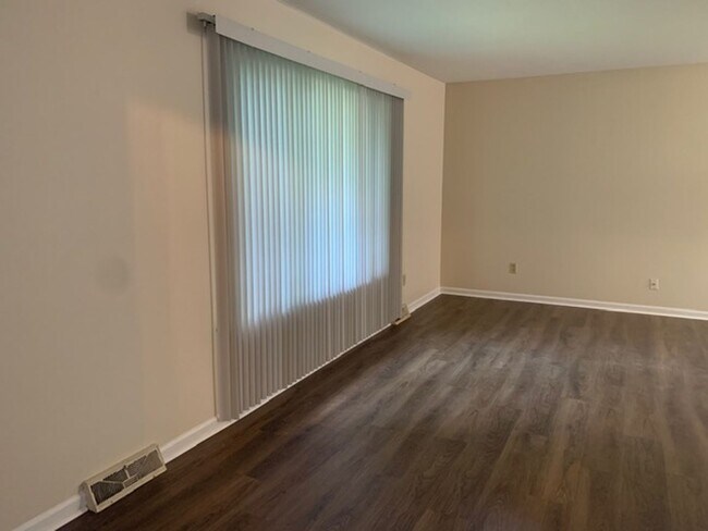 Building Photo - Ranch Home located in Park Hills    260224