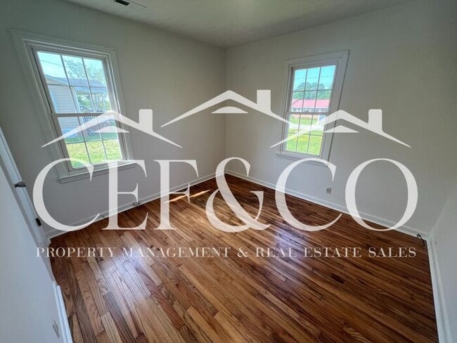 Building Photo - Charming 3-Bedroom, 1-Bathroom Home in Cow...