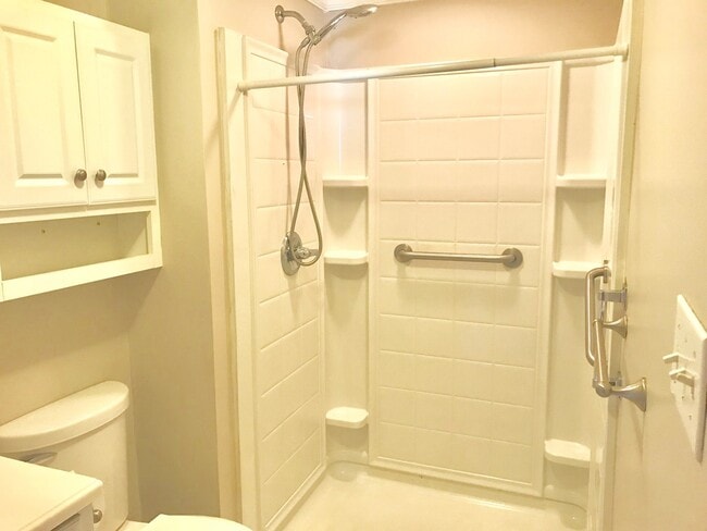 Building Photo - 905 4th St