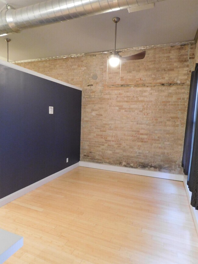 Building Photo - 119 S Santa Fe Ave