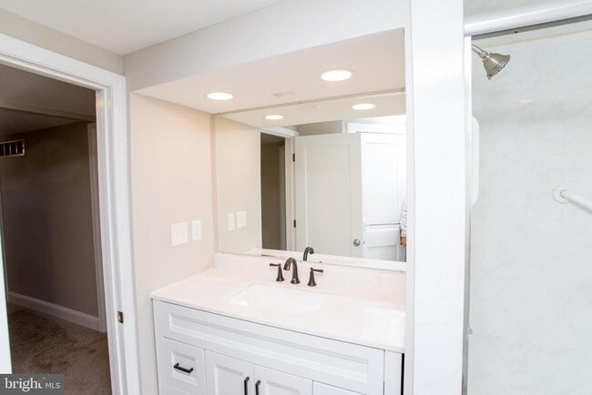 Building Photo - 4220 Bethlehem Pike