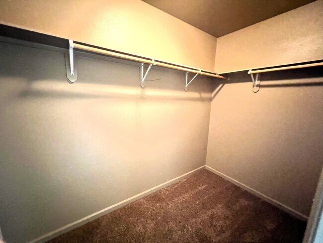 Building Photo - "Desirable 3-Bedroom Home with Guest Suite in Pelican Lakes - A Must-See Rental Property!"