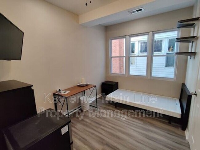 Primary Photo - 917 W Duncannon Ave