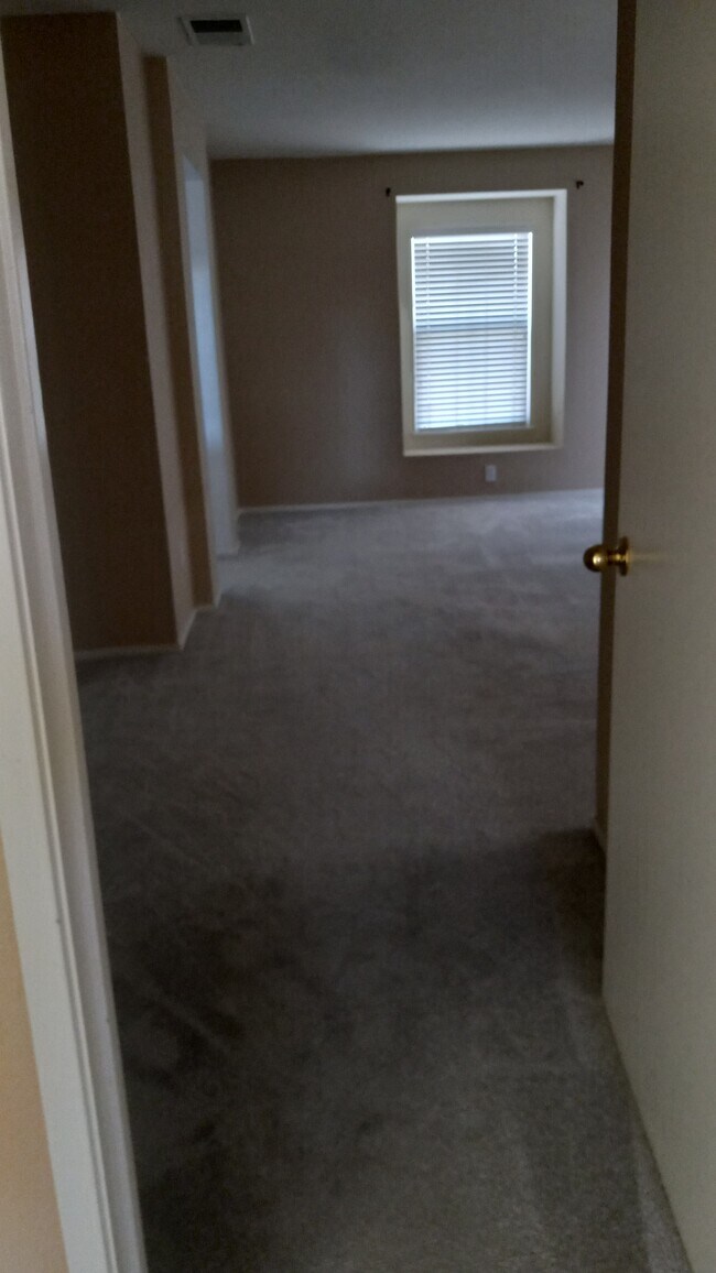 Building Photo - 3034 Roadrunner Dr