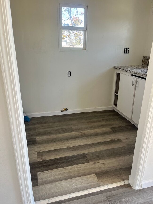 Building Photo - 615 Central