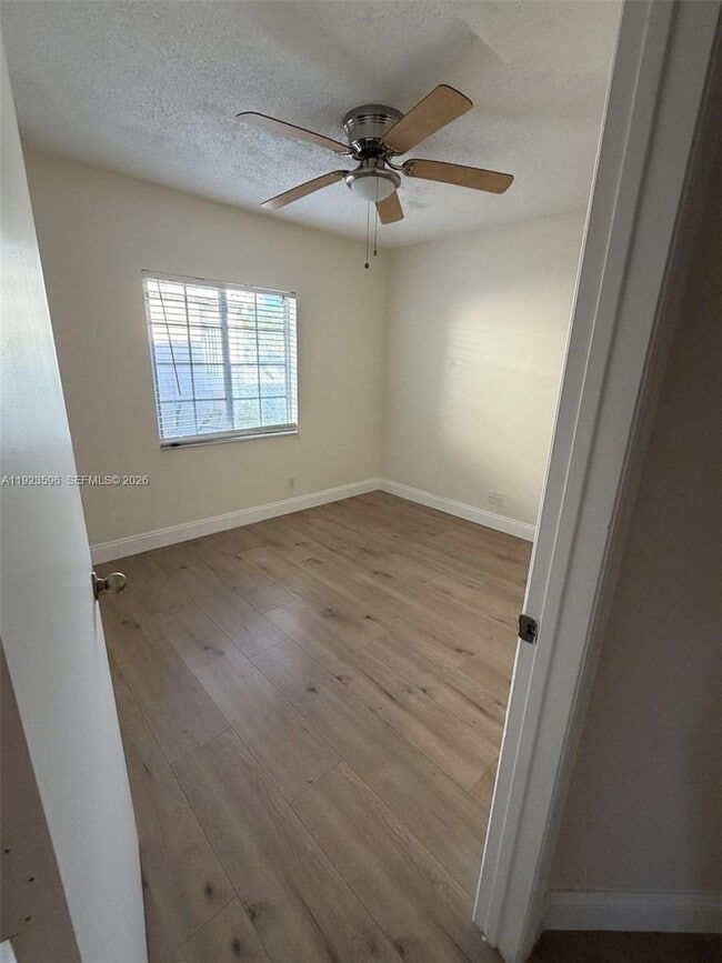 Building Photo - 2070 Madeira Dr