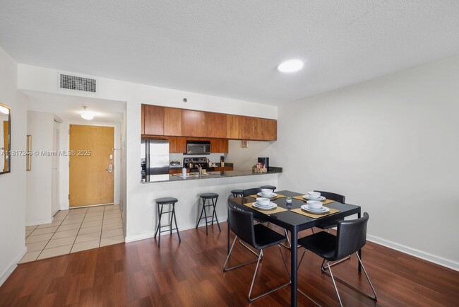 Building Photo - 1200 Brickell Bay Dr
