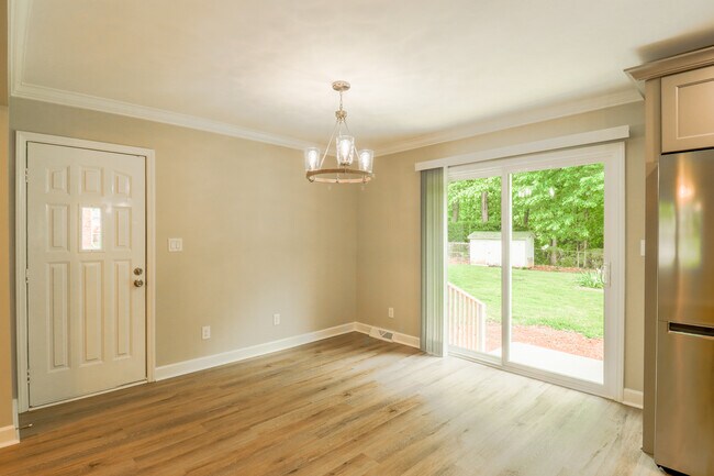 Building Photo - 2608 Meadow Lark Ln