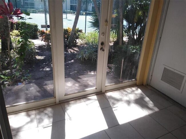 Building Photo - 17102 Glenmoor Dr