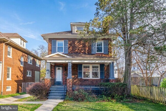 Building Photo - 7903 Woodbury Dr