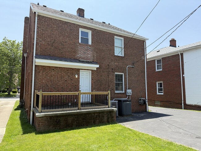 Building Photo - 13537 Cedar Rd