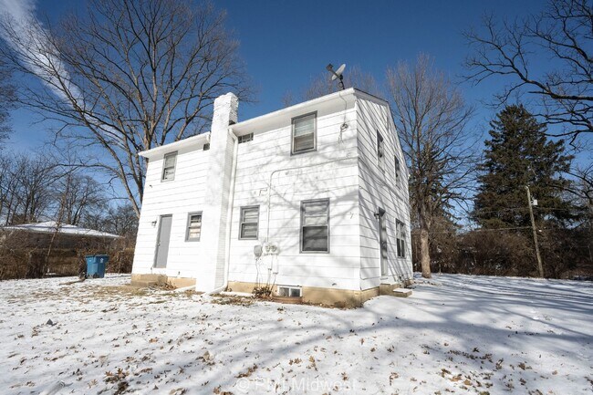 Building Photo - 2 bedroom 1 bath
