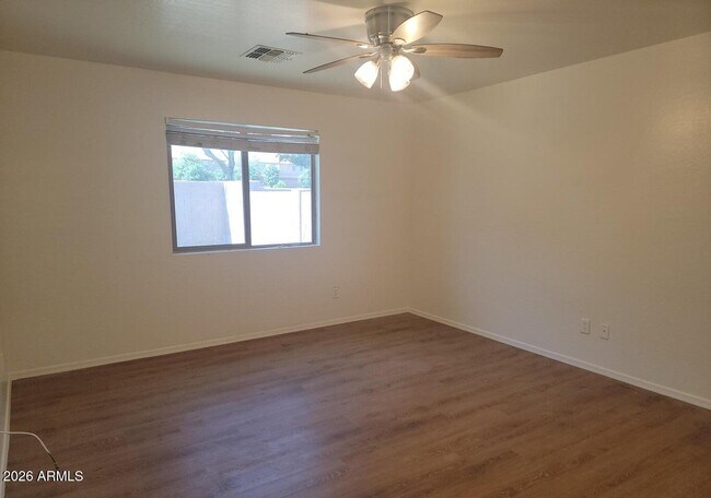 Building Photo - 3133 W Huntington Dr