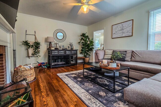 Building Photo - 2335 Westover Dr