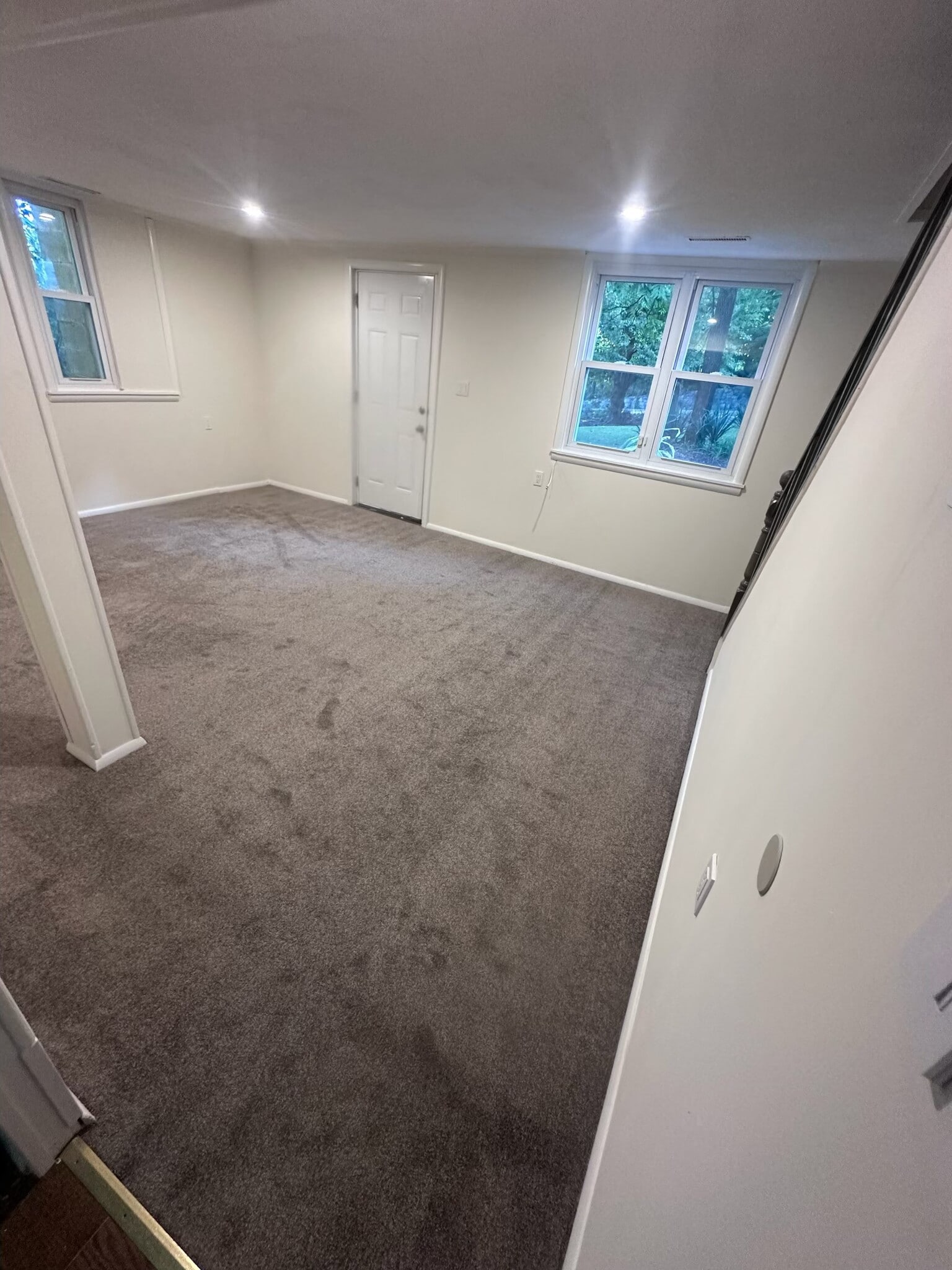 Living room entrance w/new carpet - 105 Red Mill Rd