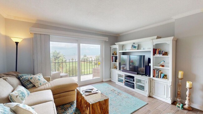 Building Photo - 1120 N Shore Dr NE