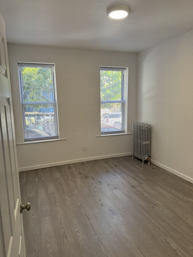 Main Bedroom - 724 40th St