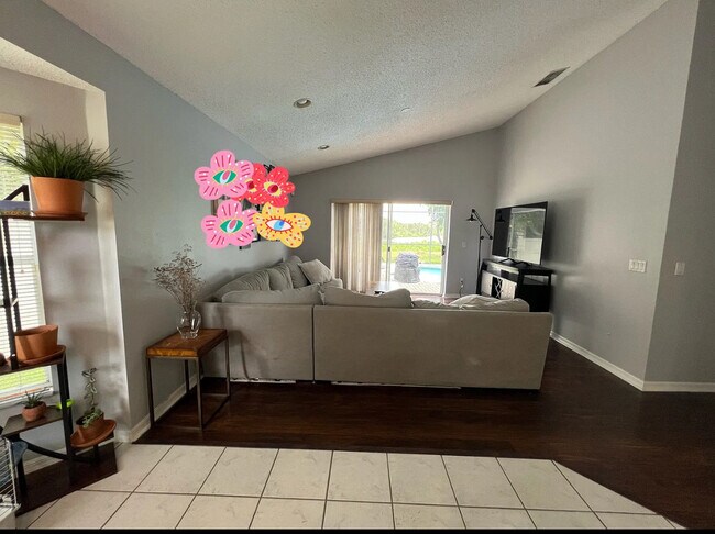 Building Photo - 3673 Seminole Dr