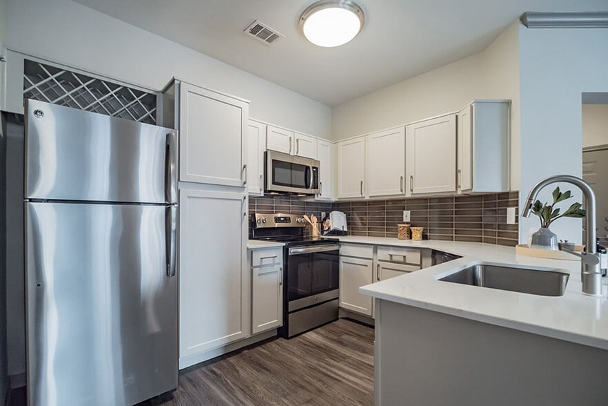 Primary Photo - Creekside at Legacy
