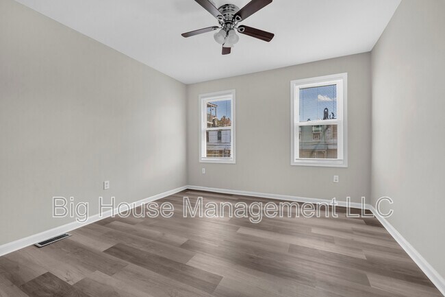 Building Photo - 333 S Lehigh St