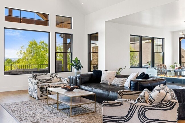 Building Photo - 557 St Andrews Dr