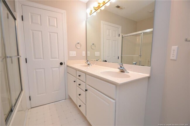 Building Photo - 1507 Poets Glade Dr