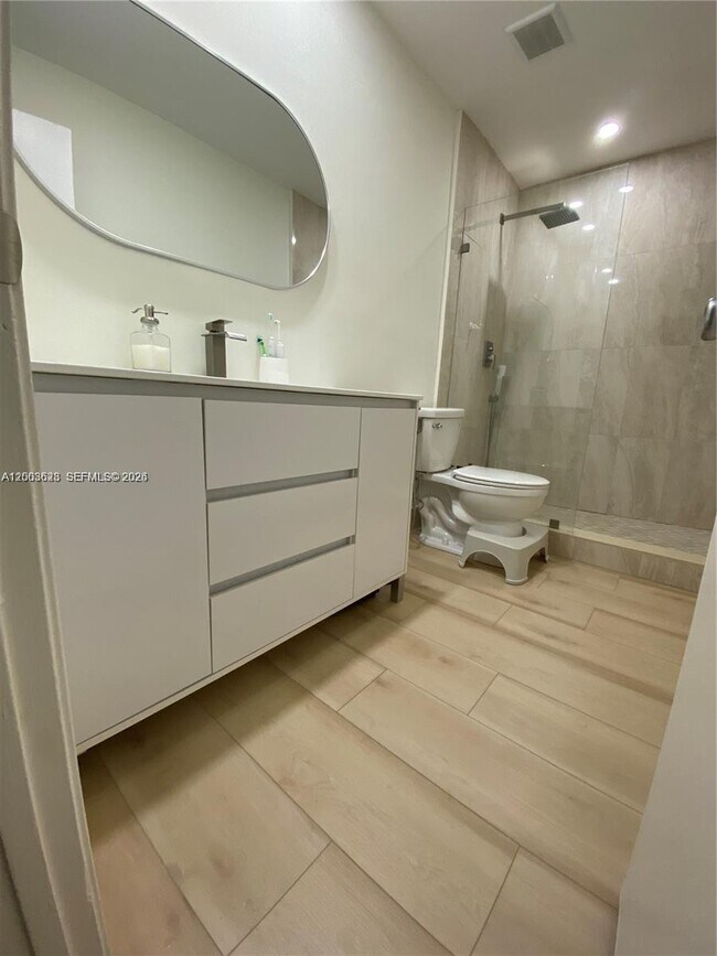 Building Photo - 1200 Tallwood Ave