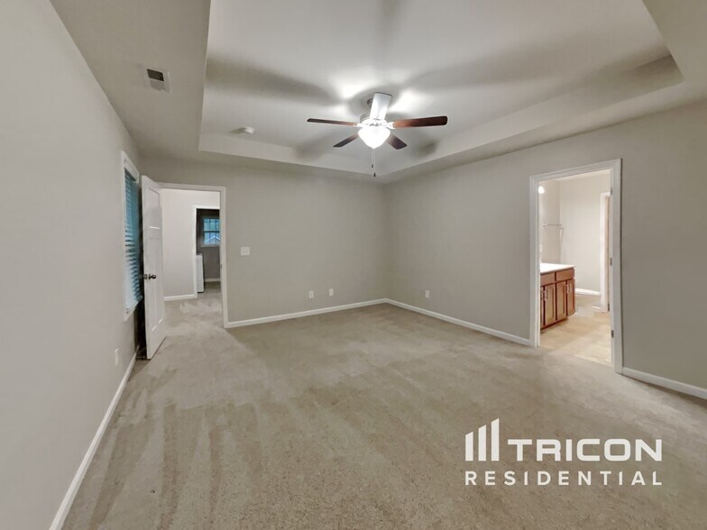 Building Photo - 877 Juno Dr
