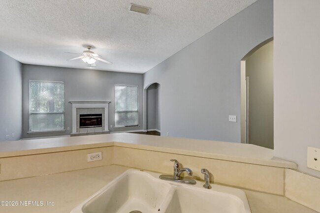 Building Photo - 4613 W Catbrier Ct