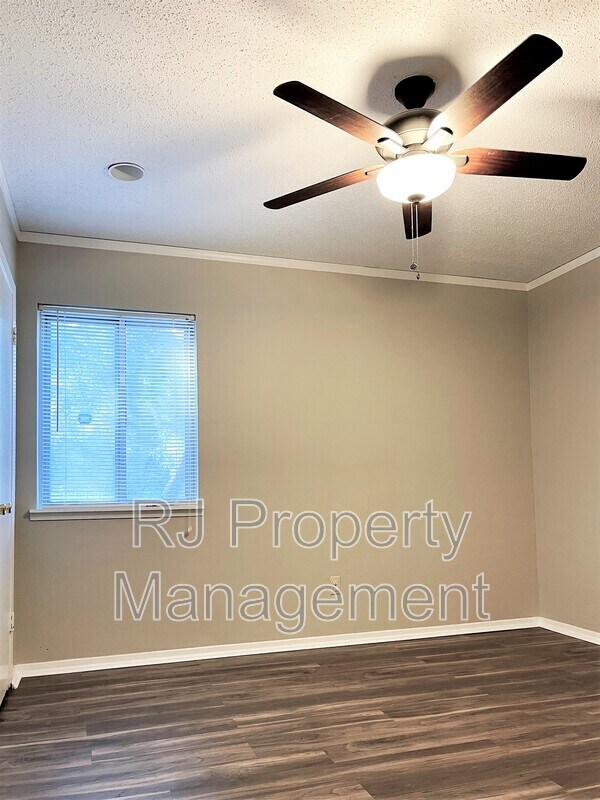 Building Photo - 4575 Buffer Dr