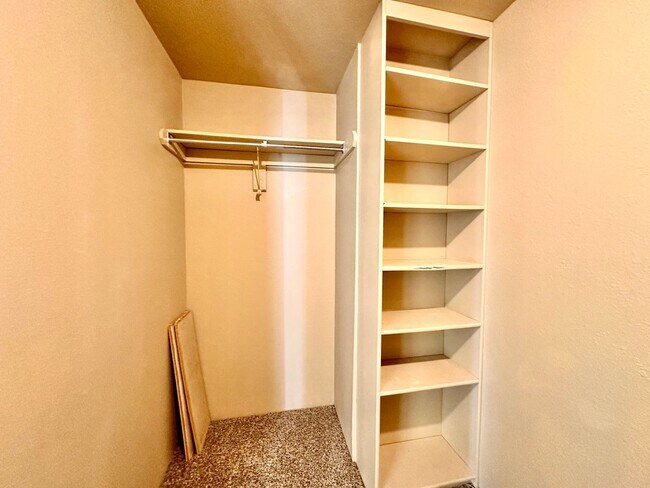 Building Photo - Spacious 4 Bed in Deer Creek - Move in Deposit-Free!(If Qualified)