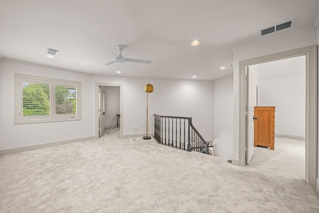 Building Photo - Luxury 5 Bed, 4.5 Bath, with Pool in Lakeridge!!!
