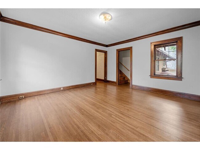 Building Photo - 220 W 40th St