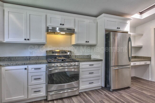 Building Photo - 419 Watson St