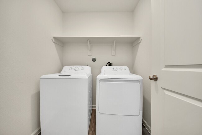 Building Photo - 5819 Bright Keel Dr