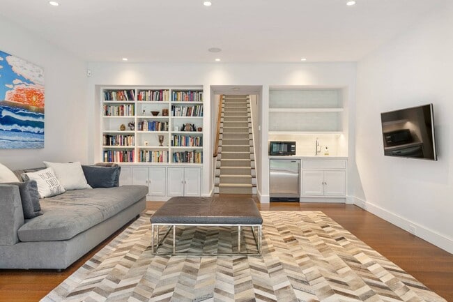 Building Photo - 1 Paumanok Rd