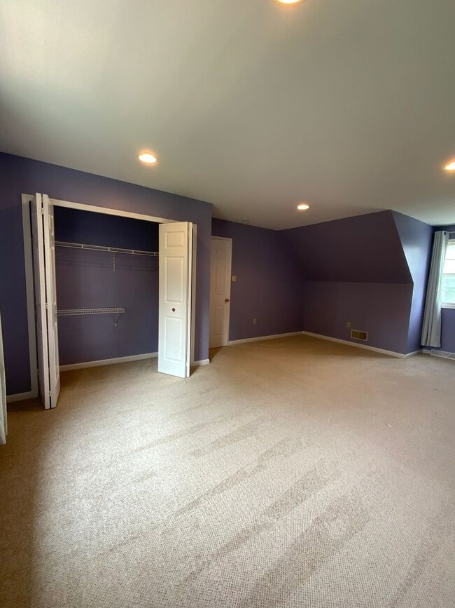 Building Photo - 64 Village Square Dr