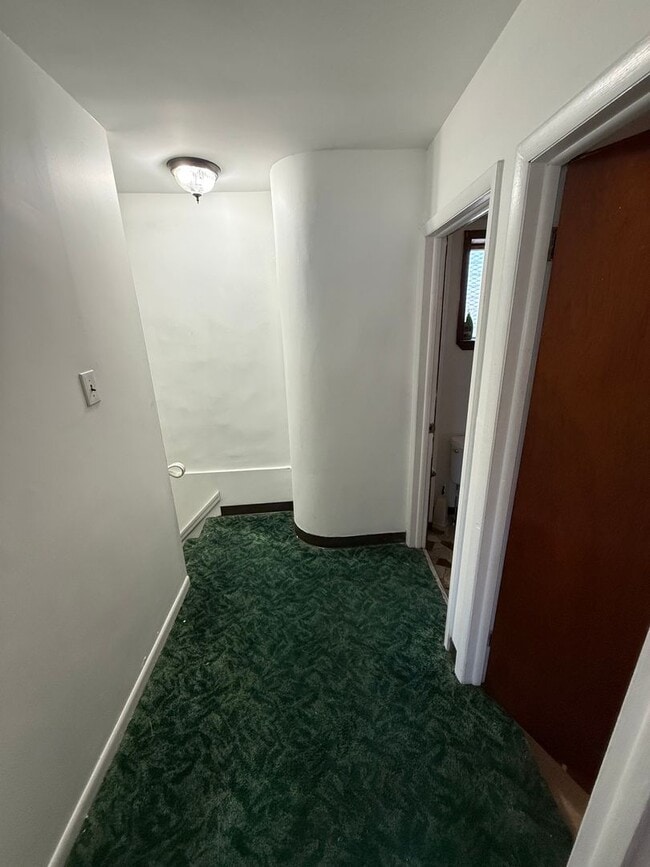 Building Photo - Cute two bedroom in Frankford section of P...