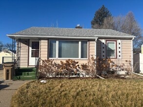 Building Photo - Charming Home in Prime Minot Location