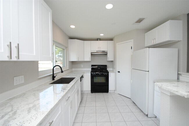 Building Photo - 22831 John Rolfe Ln