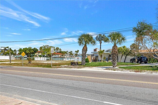 Building Photo - 6892 Gulf Winds Dr