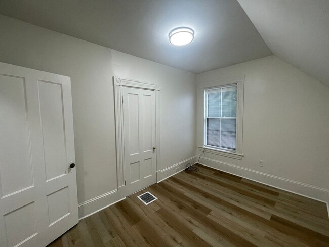 Building Photo - 475 Wilson St