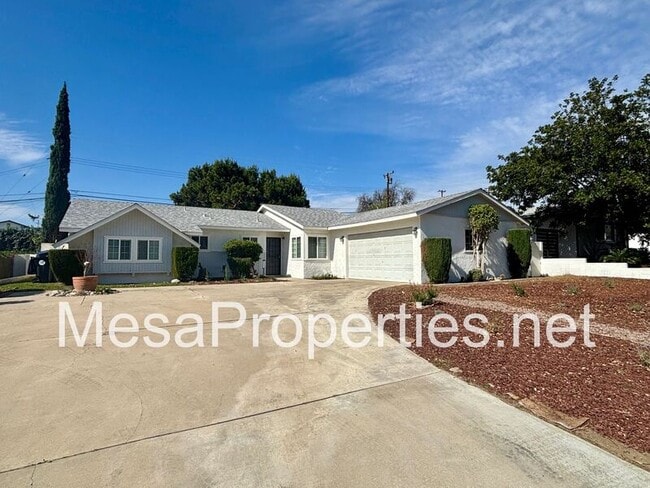 Building Photo - 1481 N Grove Ave