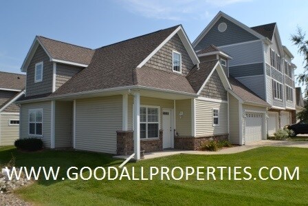 Building Photo - 3 Bedroom, 2 1/2 Bath Townhome in Urbandale